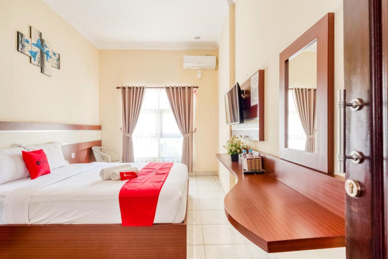 Hotel Reddoorz Syariah @ Jalan Simpang Gajayana Malang Exterior foto