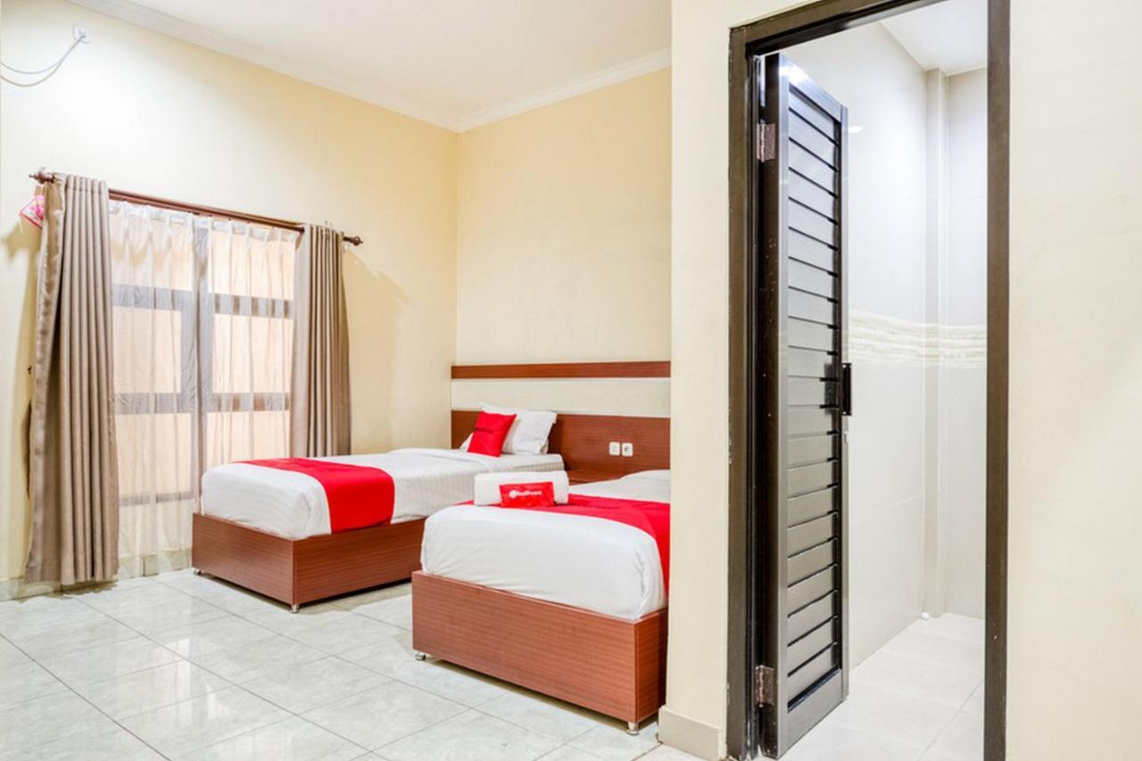 Hotel Reddoorz Syariah @ Jalan Simpang Gajayana Malang Exterior foto