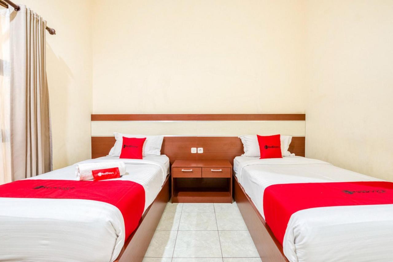 Hotel Reddoorz Syariah @ Jalan Simpang Gajayana Malang Exterior foto